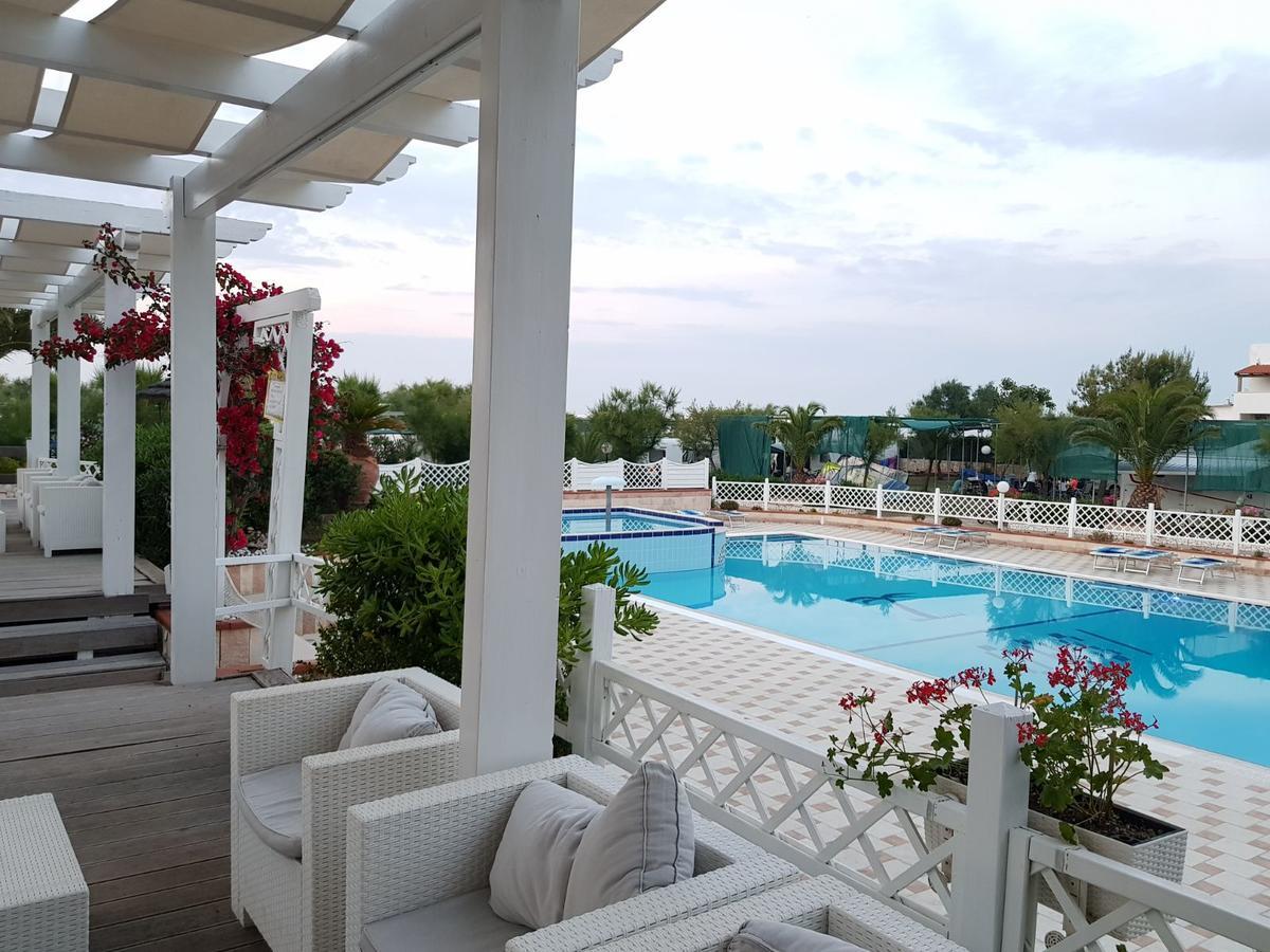 Villaggio Camping Oasi Vieste Buitenkant foto